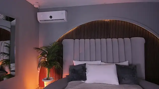 MelanieHillss online show from January 2026 04:05:02 AM