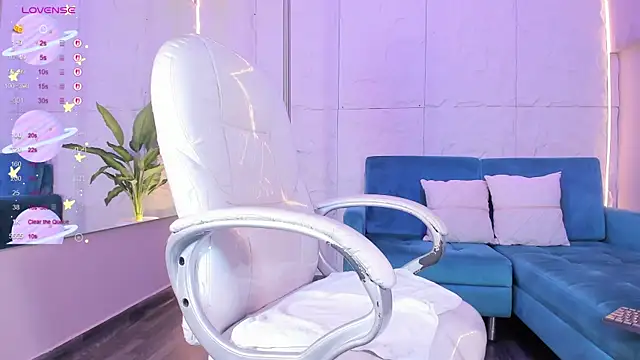 KittyLyne online show from October 2025 04:59:01 AM