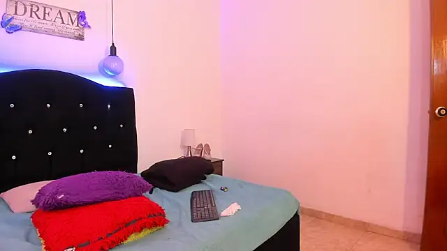 Snapshot of Melany__dreams chatting on February 2025 04:25:02 PM Melany dreams online show from February 2025 04:25:02 PM