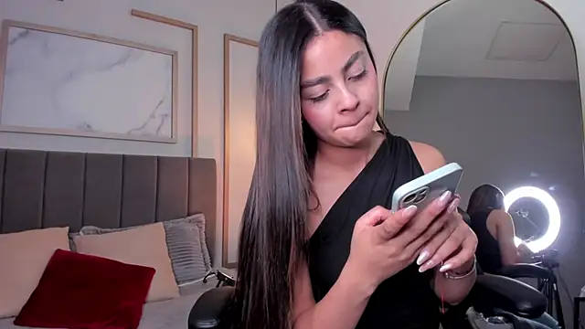 Snapshot of Bella_walker_ chatting on March 2026 08:37:02 PM Bella walker online show from March 2026 08:37:02 PM