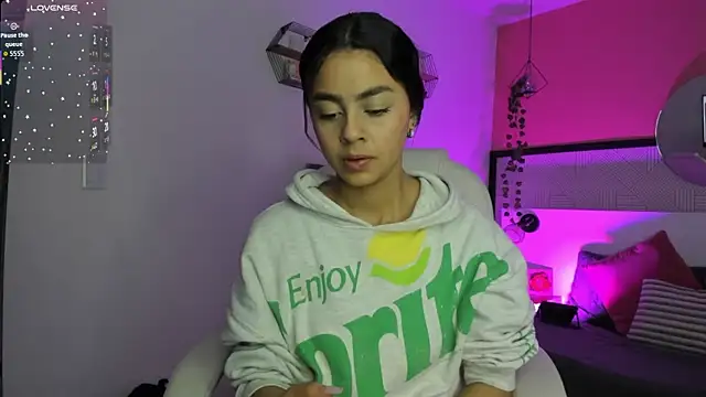 Snapshot of Bella_walker_ chatting on March 2026 09:09:01 PM Bella walker online show from March 2026 09:09:01 PM