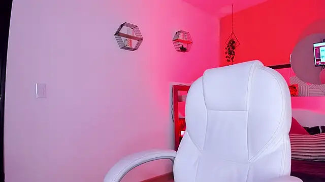 Snapshot of Bella_walker_ chatting on April 2026 08:47:01 PM Bella walker online show from April 2026 08:47:01 PM