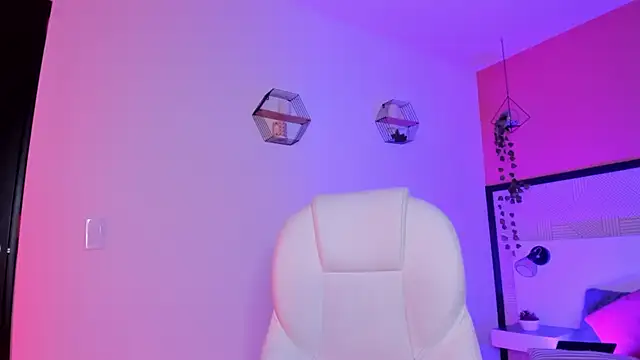 Snapshot of Bella_walker_ chatting on April 2026 09:39:33 PM Bella walker online show from April 2026 09:39:33 PM