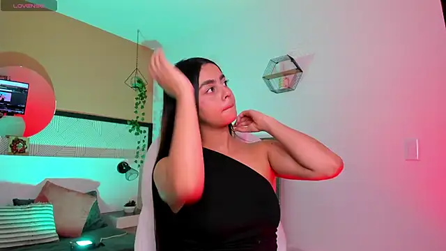 Snapshot of Bella_walker_ chatting on April 2026 07:59:01 PM Bella walker online show from April 2026 07:59:01 PM