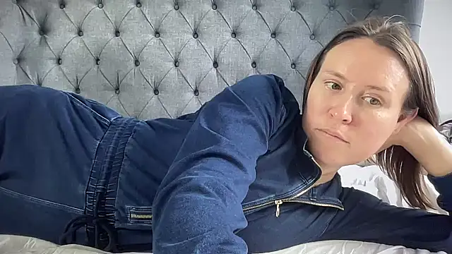 eatmypie69 online show from November 2025 10:48:02 AM