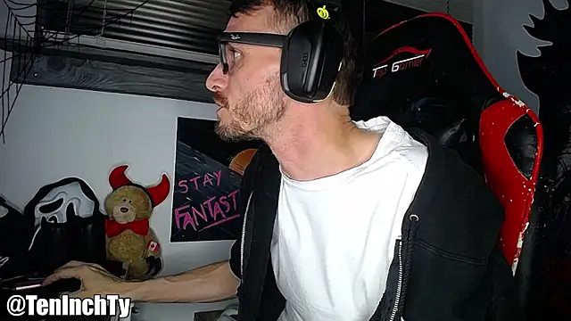 Snapshot of teninchty chatting on October 2025 04:09:02 AM teninchty online show from October 2025 04:09:02 AM