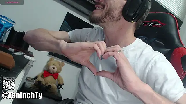 Snapshot of teninchty chatting on November 2025 06:45:01 PM teninchty online show from November 2025 06:45:01 PM