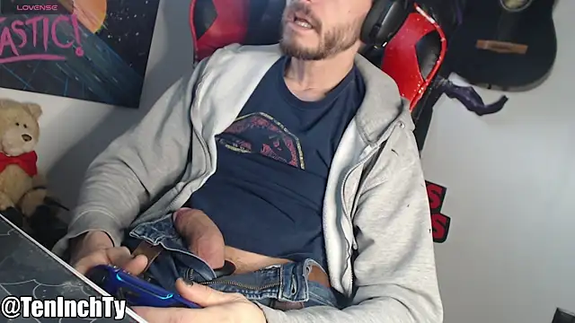 Snapshot of teninchty chatting on December 2025 04:38:01 PM teninchty online show from December 2025 04:38:01 PM