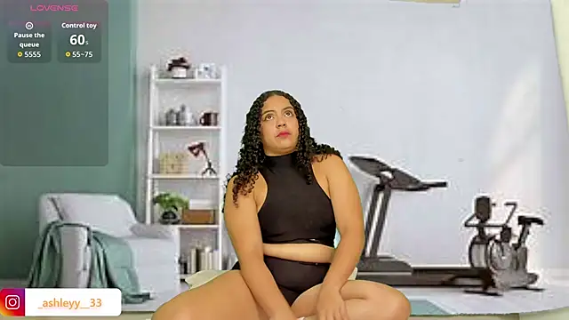 Snapshot of _Ashley_33 chatting on October 2025 08:20:02 PM Ashley 33 online show from October 2025 08:20:02 PM