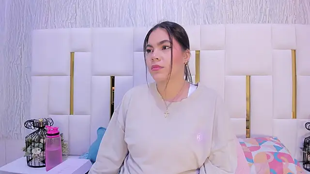 hillary uckerman  online show from October 2025 09:54:02 AM