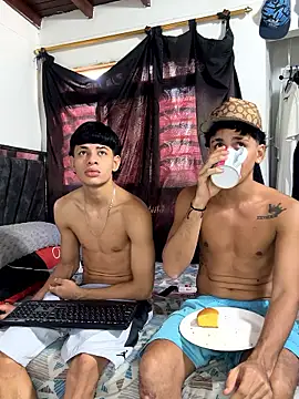 Snapshot of tonypaul13 chatting on January 2026 02:32:01 PM tonypaul13 online show from January 2026 02:32:01 PM