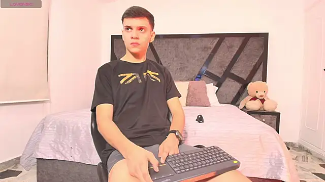 Snapshot of JacobRoberts1 chatting on March 2025 04:29:02 AM JacobRoberts1 online show from March 2025 04:29:02 AM