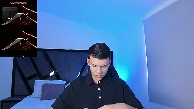 Snapshot of JacobRoberts1 chatting on October 2025 08:51:01 PM JacobRoberts1 online show from October 2025 08:51:01 PM