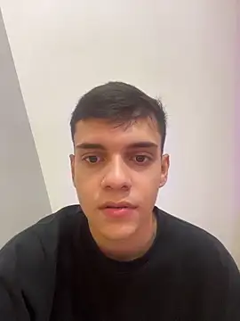 JacobRoberts1 online show from November 2025 10:43:02 PM