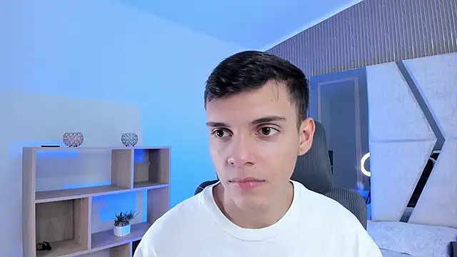 JacobRoberts1 online show from November 2025 08:25:02 PM