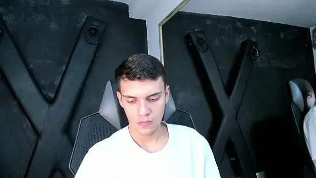 JacobRoberts1 online show from November 2025 09:35:02 PM