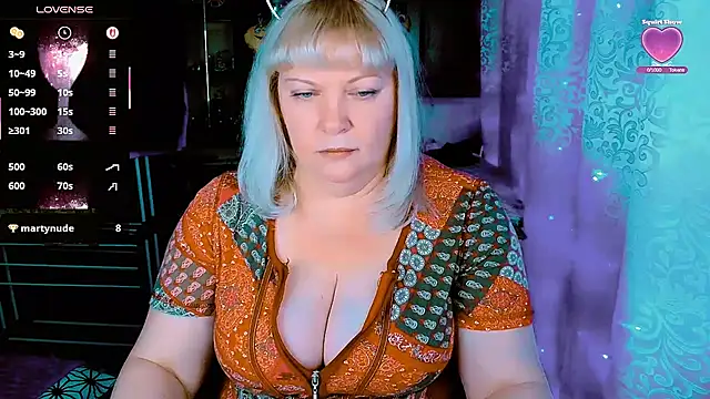 Snapshot of FlowerButterf chatting on December 2025 10:26:01 PM FlowerButterf online show from December 2025 10:26:01 PM