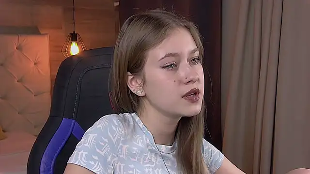 EveMundie online show from February 2025 03:48:02 PM