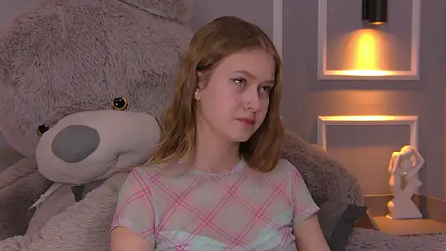 EveMundie online show from March 2025 01:16:02 PM