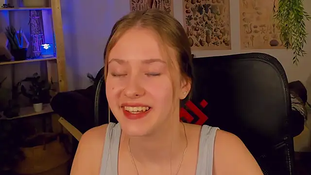 EveMundie online show from March 2025 08:19:02 PM