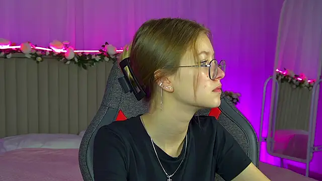 EveMundie online show from September 2025 06:24:01 AM