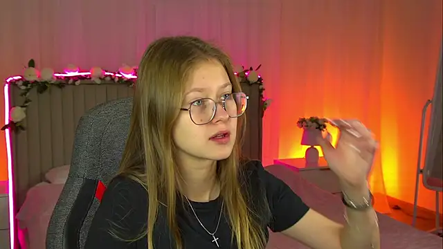 EveMundie online show from October 2025 11:10:01 AM