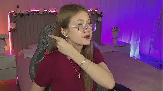 EveMundie online show from November 2025 12:38:02 PM