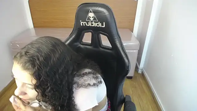 danatella a online show from September 2025 01:00:01 PM