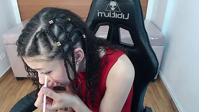 danatella a online show from October 2025 01:43:02 PM