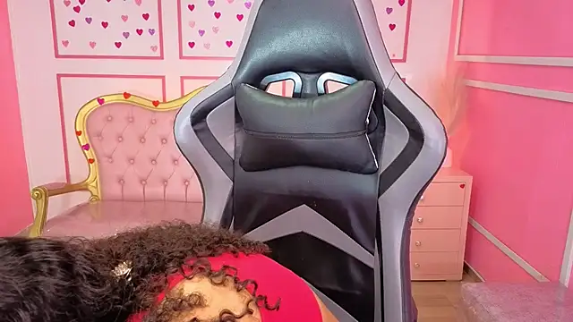 danatella a online show from December 2025 01:16:01 PM