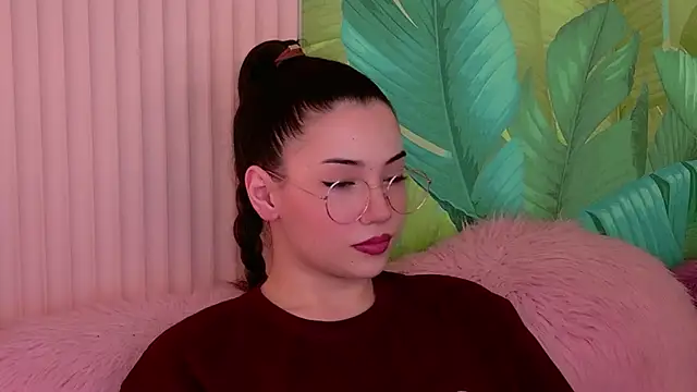 Snapshot of Alice_Deleon chatting on April 2026 11:37:01 AM Alice Deleon online show from April 2026 11:37:01 AM