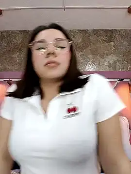 Snapshot of EmmaSulivan chatting on January 2026 05:27:02 PM EmmaSulivan online show from January 2026 05:27:02 PM