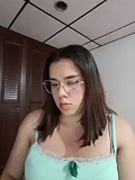 Snapshot of EmmaSulivan chatting on February 2026 10:21:01 PM EmmaSulivan online show from February 2026 10:21:01 PM