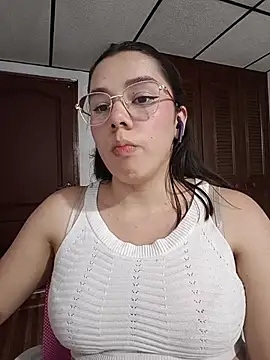 Snapshot of EmmaSulivan chatting on April 2026 11:21:02 PM EmmaSulivan online show from April 2026 11:21:02 PM