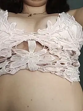 Snapshot of EmmaSulivan chatting on April 2026 11:11:02 PM EmmaSulivan online show from April 2026 11:11:02 PM