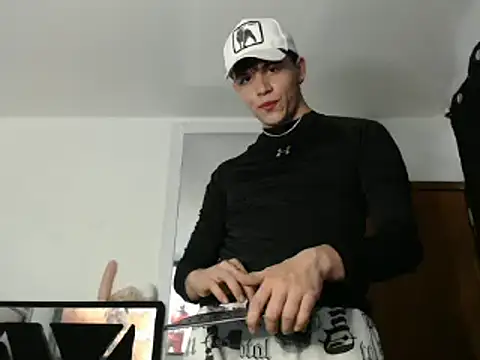 Snapshot of Smith_boy_25 chatting on March 2025 09:15:01 PM Smith boy 25 online show from March 2025 09:15:01 PM