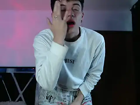 Snapshot of Smith_boy_25 chatting on March 2025 10:07:02 PM Smith boy 25 online show from March 2025 10:07:02 PM