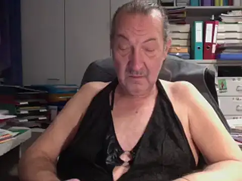 Snapshot of HMStraps01 chatting on February 2025 03:27:01 PM HMStraps01 online show from February 2025 03:27:01 PM