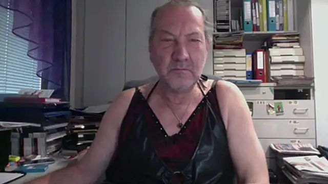 Snapshot of HMStraps01 chatting on December 2025 10:20:02 AM HMStraps01 online show from December 2025 10:20:02 AM