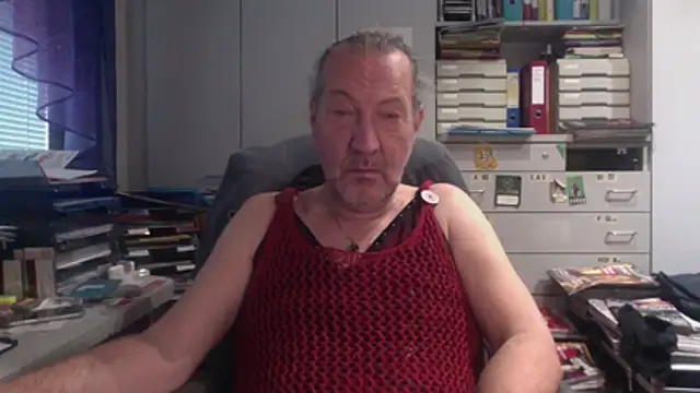 Snapshot of HMStraps01 chatting on December 2025 11:41:01 AM HMStraps01 online show from December 2025 11:41:01 AM