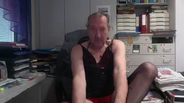 HMStraps01 online show from December 2025 12:23:02 PM