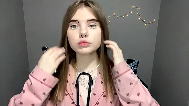 CarolinePepper online show from March 2025 05:09:01 PM