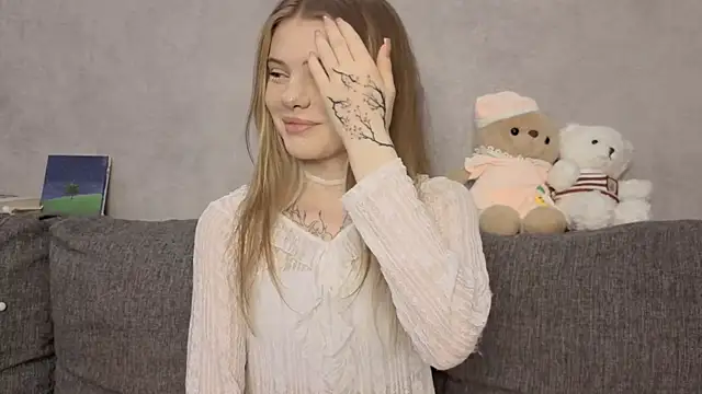 Snapshot of CarolinePepper chatting on July 2026 01:28:01 PM CarolinePepper online show from July 2026 01:28:01 PM