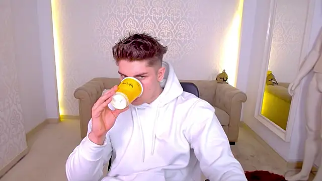 MaxKaiden online show from April 2026 09:13:01 AM