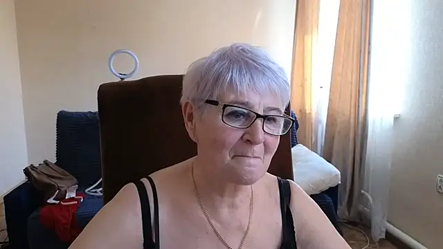 Snapshot of Sandra_Snowflake chatting on April 2026 12:29:02 PM Sandra Snowflake online show from April 2026 12:29:02 PM