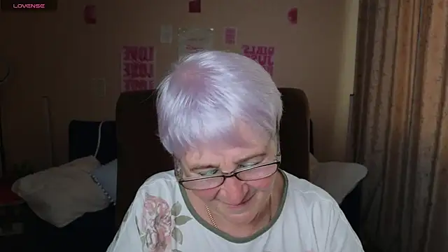 Snapshot of Sandra_Snowflake chatting on May 2026 12:10:01 PM Sandra Snowflake online show from May 2026 12:10:01 PM