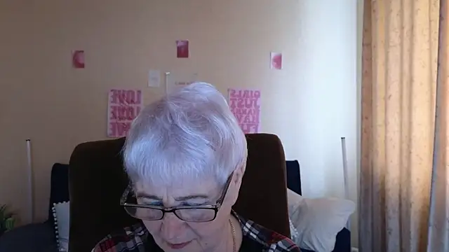 Snapshot of Sandra_Snowflake chatting on May 2026 04:21:01 AM Sandra Snowflake online show from May 2026 04:21:01 AM