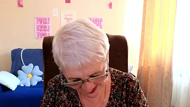 Sandra Snowflake online show from June 2026 11:44:01 AM