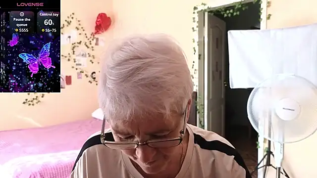 Sandra Snowflake online show from July 2026 05:04:02 AM