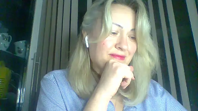 Mary888x online show from March 2025 05:22:02 PM